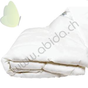 BADIA - PIUMINO D’OCA - SINGOLO (155 x 200 cm) - PESO MEDIUM - BIANCO - IMBOTTITURA: 80% piumino bianco europa - 20% piumette bianche europa - TESSUTO: 100% cotone - ca.130 gr/m2 - Trapuntato a quadri fissi - STANDARD 100 by OEKO-TEX